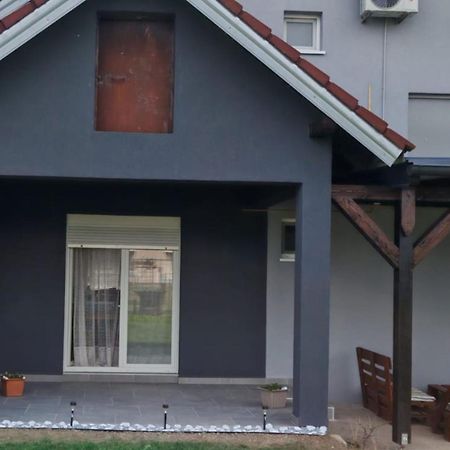 Apartmani Tea I Toni Gradiste Extérieur photo