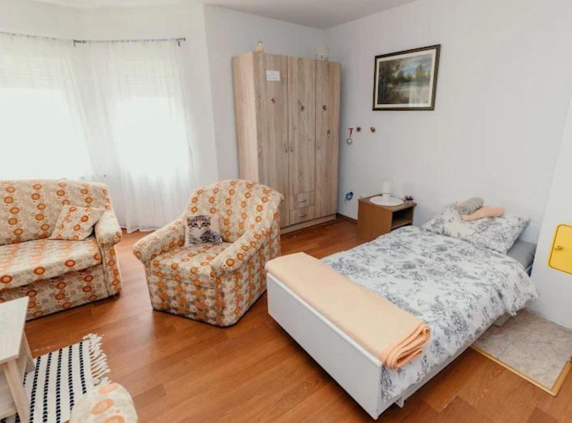 Apartmani Tea I Toni Gradiste Extérieur photo