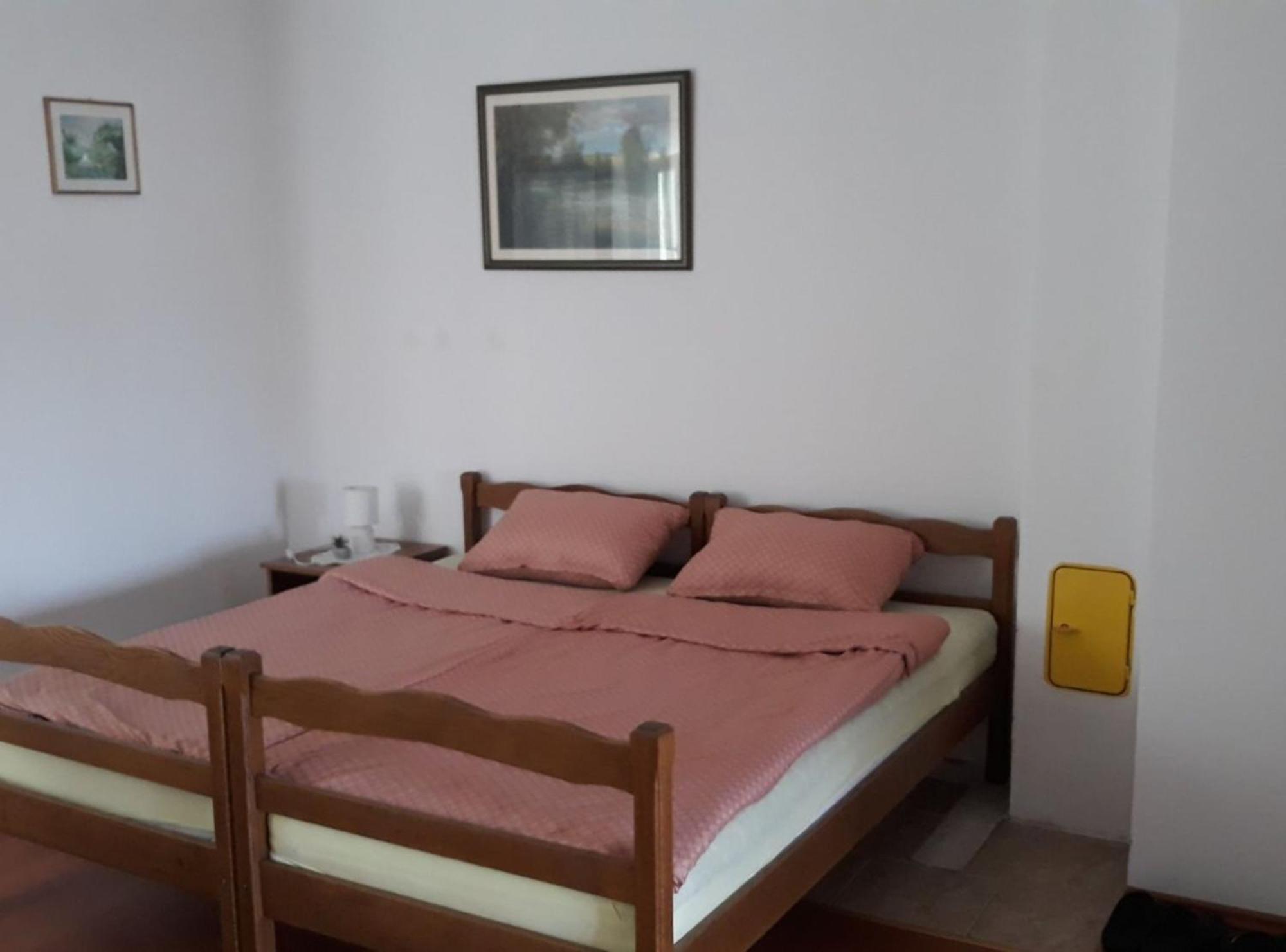 Apartmani Tea I Toni Gradiste Extérieur photo